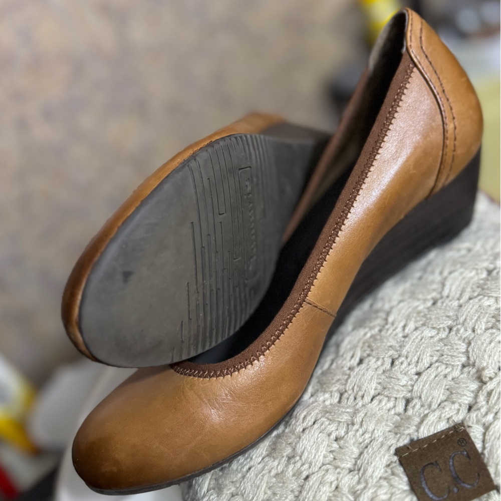 Tamari’s genuine leather wedge heels Size 7.5 38